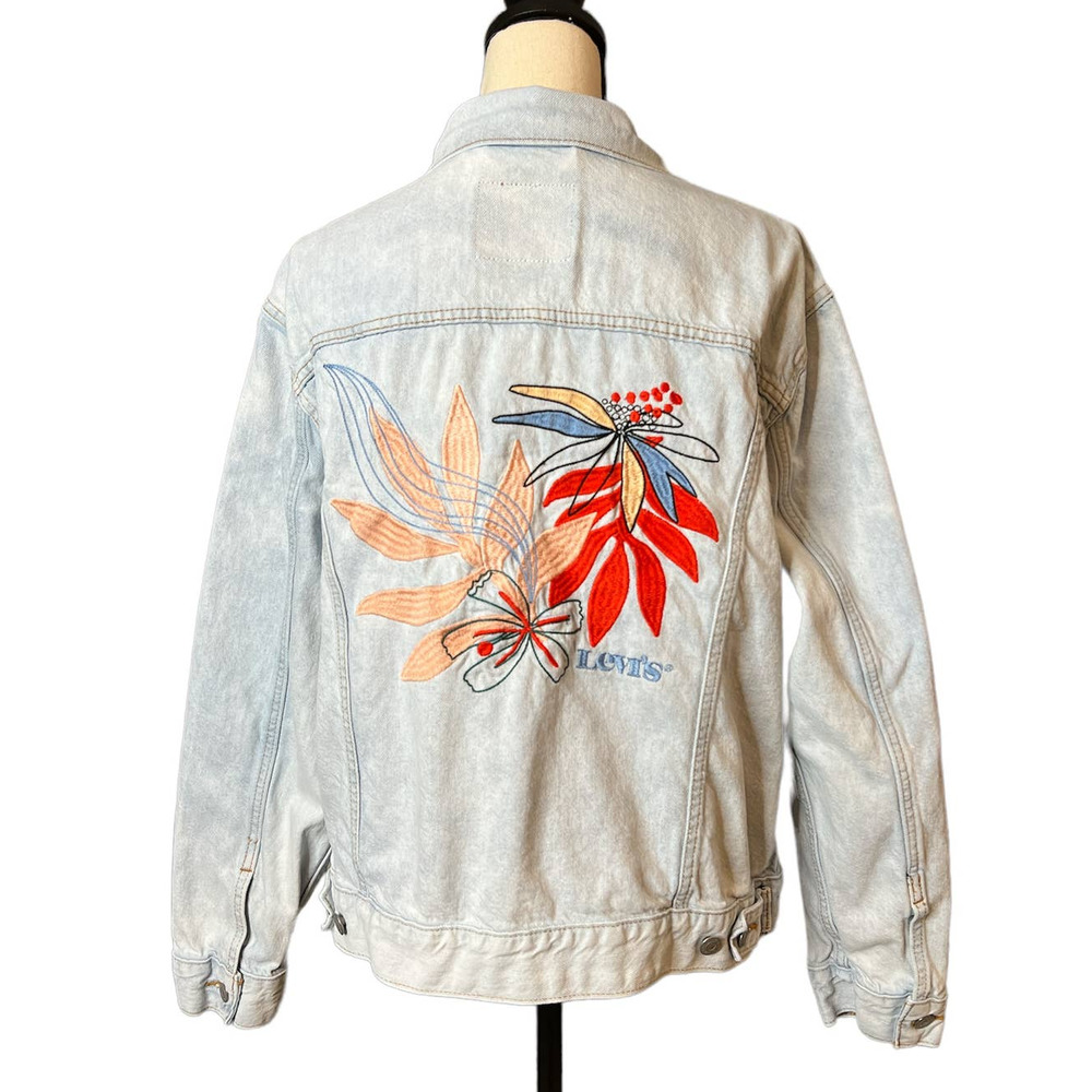 Levi's Jacket in Light Wash with Floral Embroidered Graphic on the Back Size XL - Picture 3 of 8